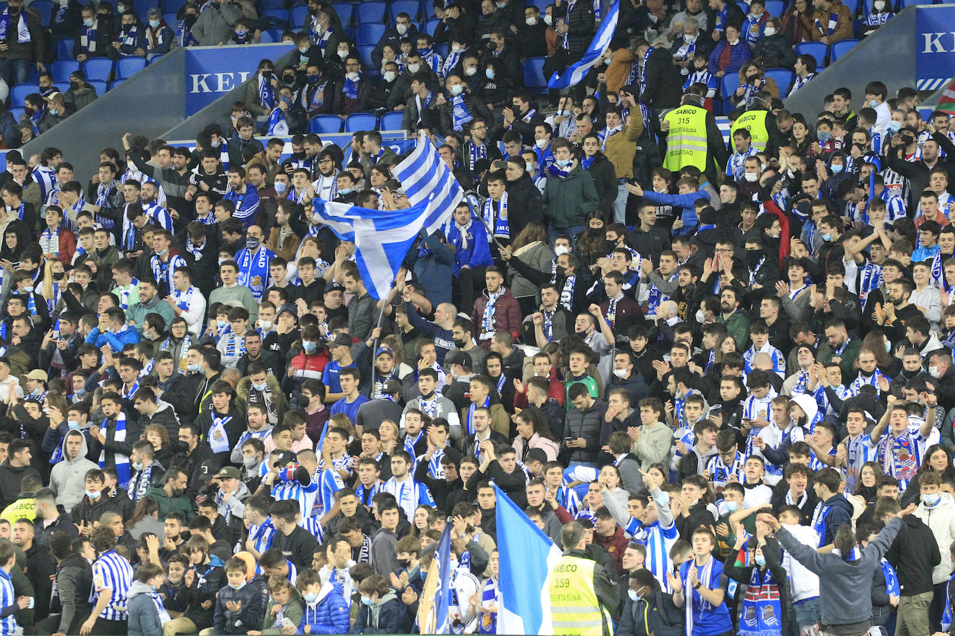 Fotos: ¿Has estado en Anoeta? Búscate en las gradas del Real Sociedad - Betis