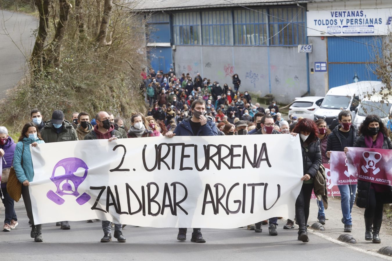 Fotos: Marcha de Ermua a Zaldibar en el segundo aniversario de la tragedia del vertedero