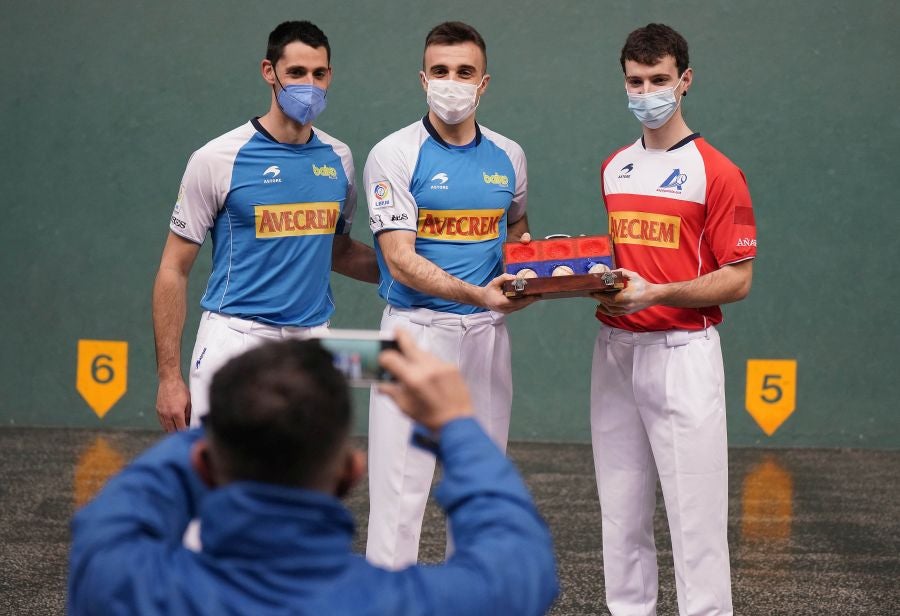 Fotos: Altuna, ausente en la elección de material para el encuentro frente a Peña II y albisu