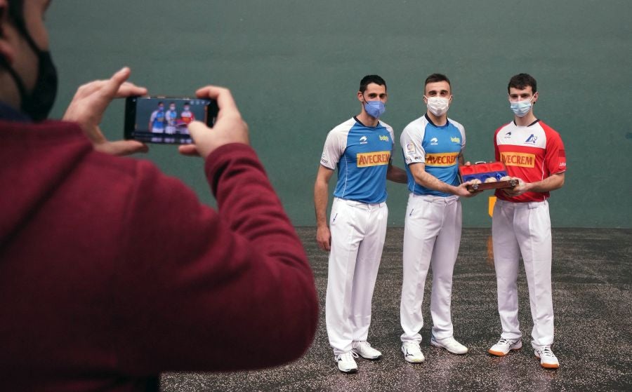 Fotos: Altuna, ausente en la elección de material para el encuentro frente a Peña II y albisu