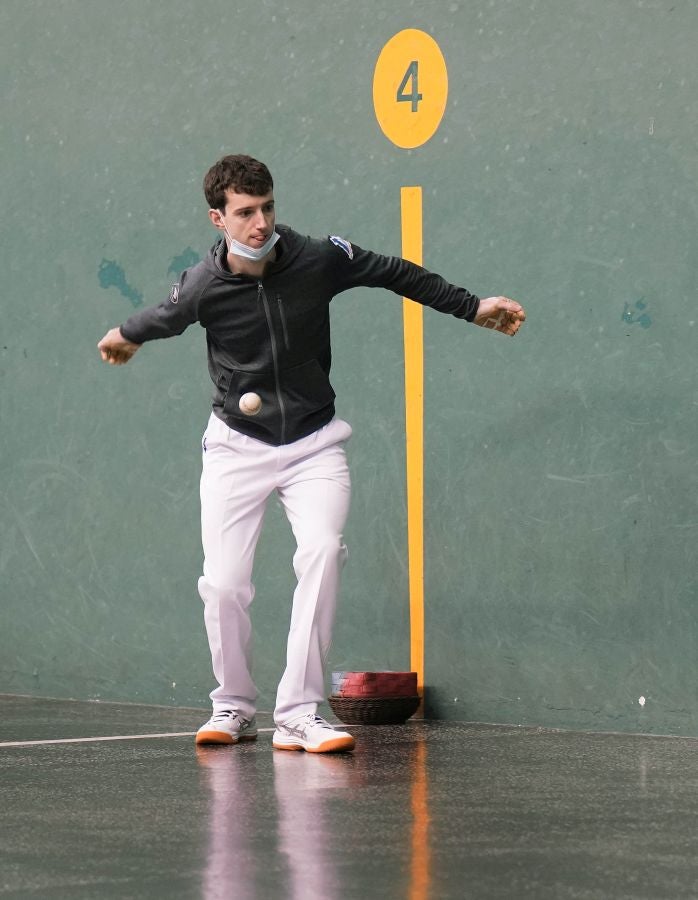 Fotos: Altuna, ausente en la elección de material para el encuentro frente a Peña II y albisu