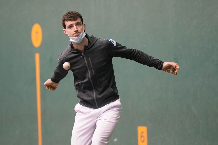 Fotos: Altuna, ausente en la elección de material para el encuentro frente a Peña II y albisu