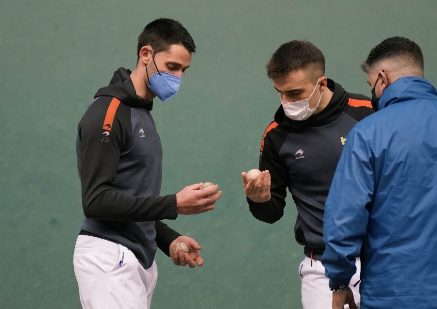 Fotos: Altuna, ausente en la elección de material para el encuentro frente a Peña II y albisu