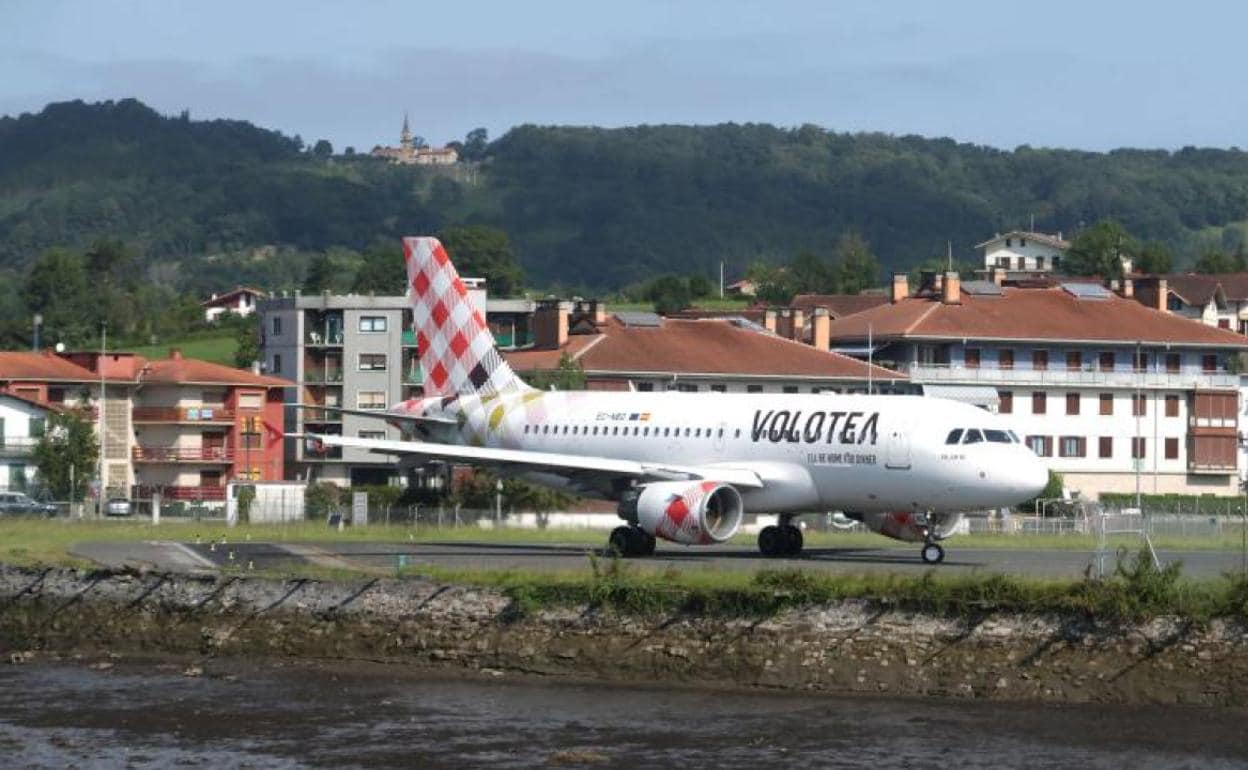 Volotea comenzó a operar el verano pasado desde Hondarribia con vuelos a Mallorca y Menorca.