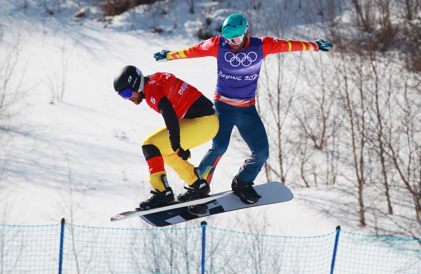 Eguibar (derecha) compite con el alemán Martin Noerl en los octavos de final de los Juegos Olímpicos de Pekín 2022