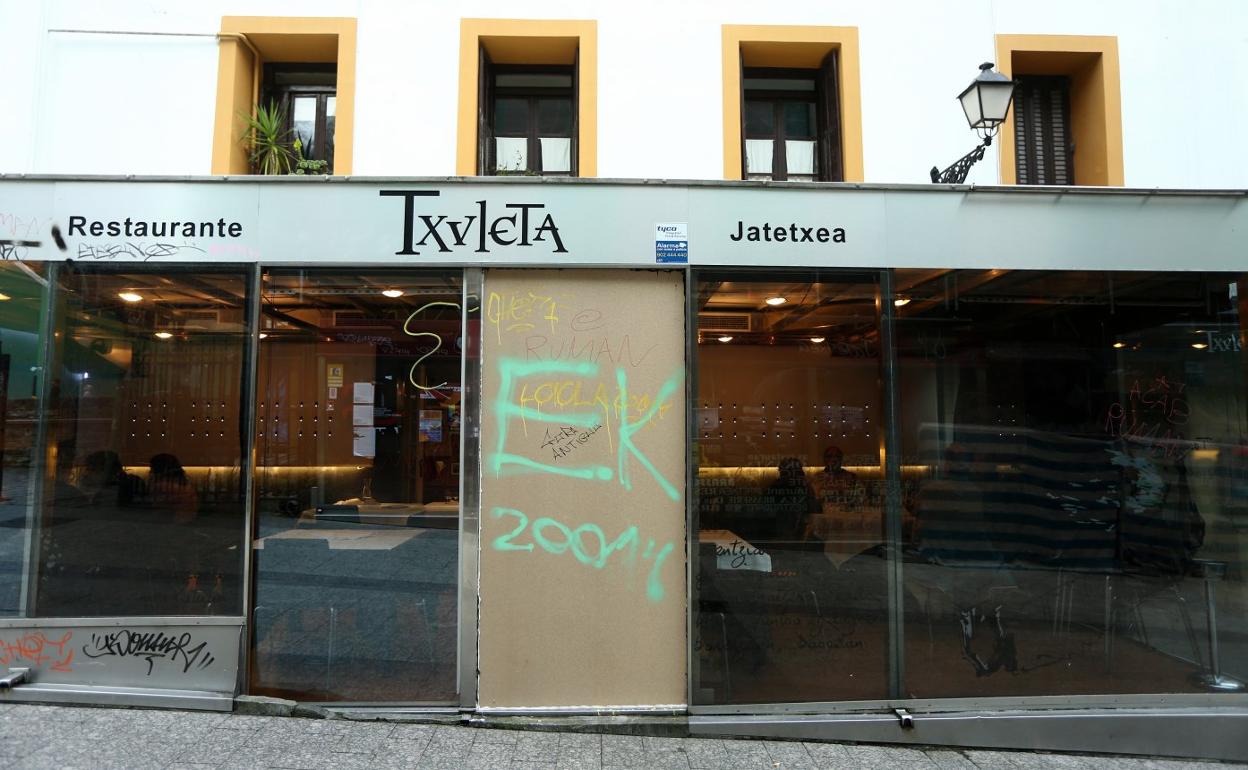En el restaurante Txuleta de la Parte Vieja reventaron el cristal hace dos semanas. 