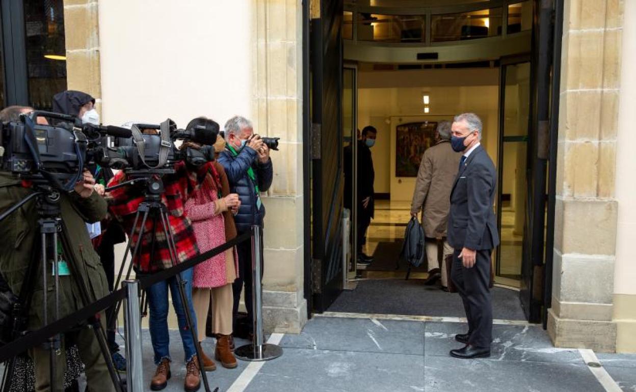El lehendakari, Iñigo Urkullu a su llegada al Parlamento Vasco en Vitoria este pasado jueves,