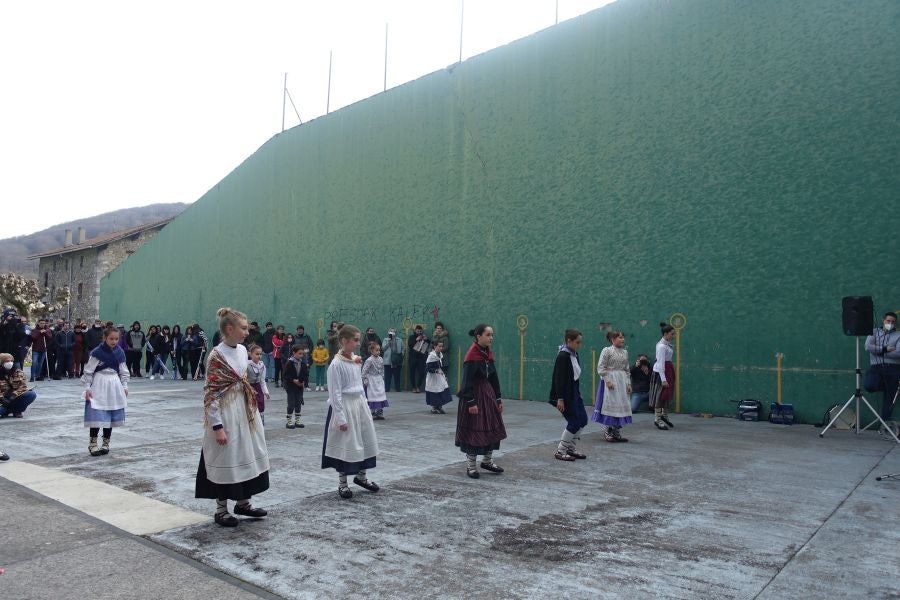 Fotos: Adur Etxezarretari omenaldia Areson