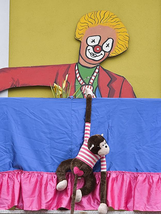 Tolosa volverá a decorar en los próximos días sus balcones carnavaleros. 