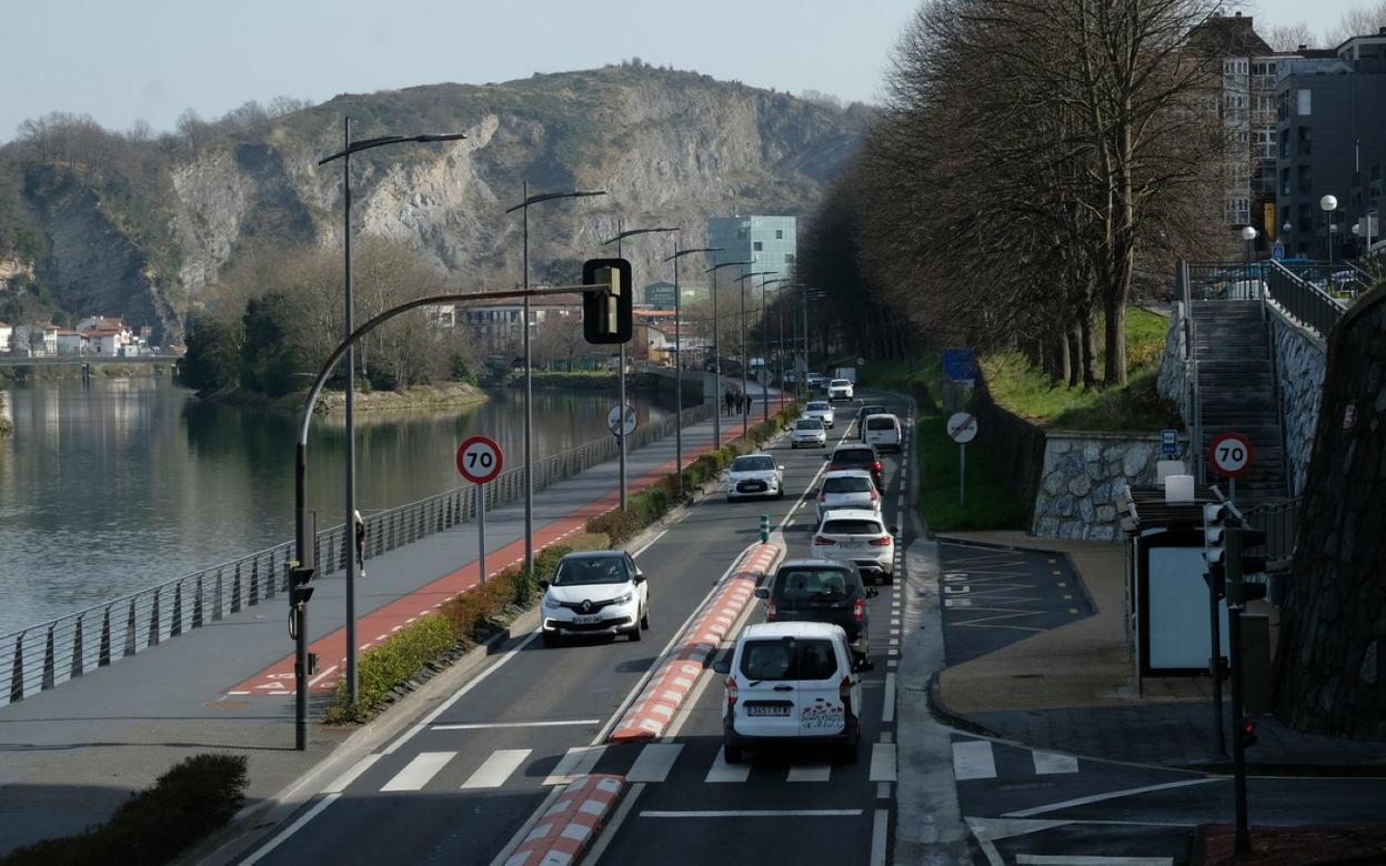 El límite de velocidad en Juan Thalamas Labandibar va a pasar a 50 km/h y tendrá línea continua. 