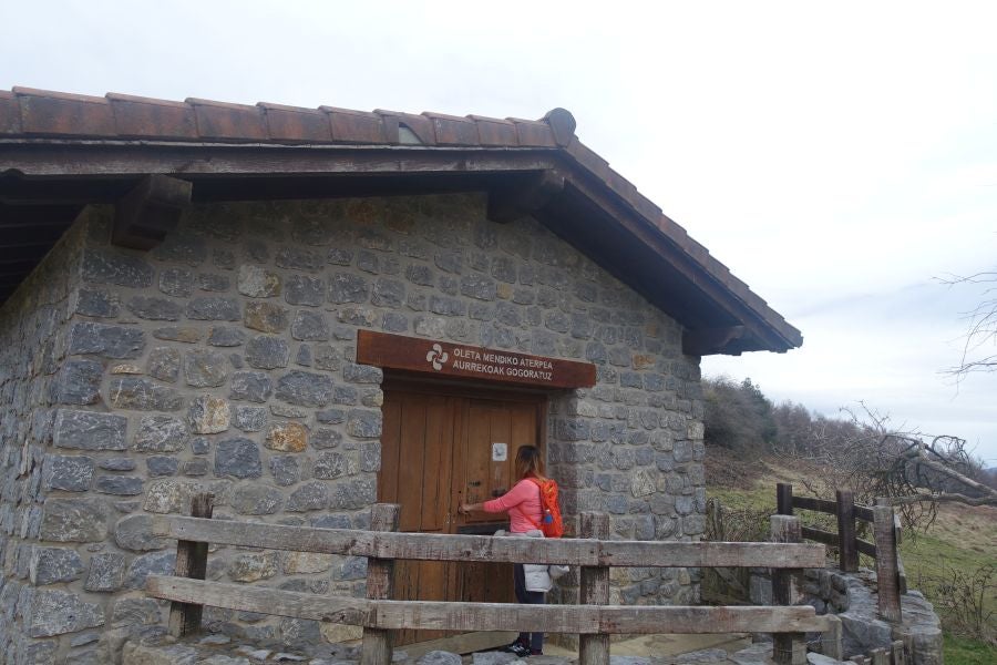 Bajo el manto blanco que ha cubierto esta semana el macizo de Aizkorri se encuentra, Zumarraga y los pueblos que se encuentran en el valle de Urola. 