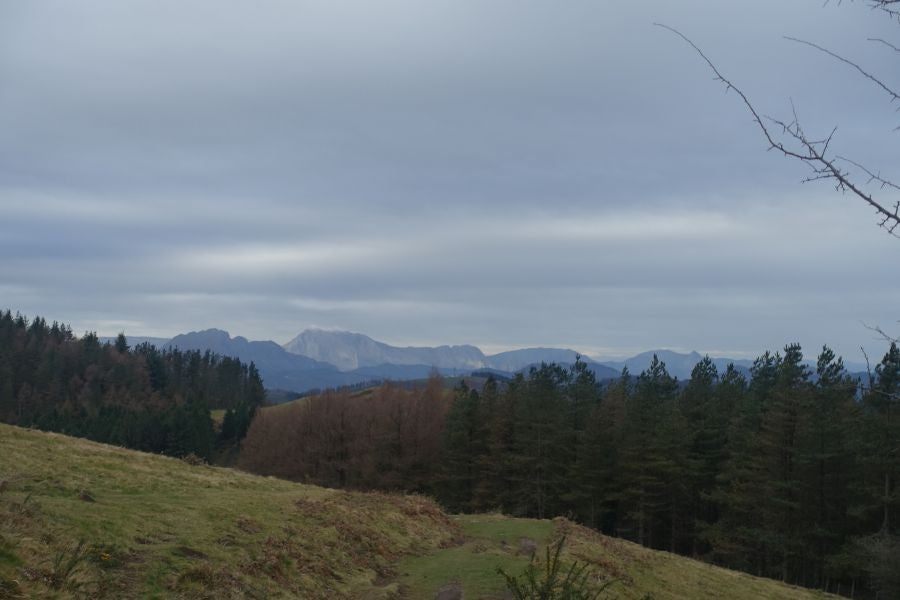 Bajo el manto blanco que ha cubierto esta semana el macizo de Aizkorri se encuentra, Zumarraga y los pueblos que se encuentran en el valle de Urola. 