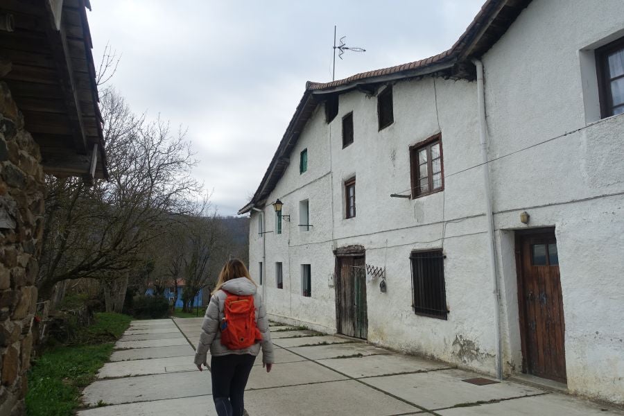 Bajo el manto blanco que ha cubierto esta semana el macizo de Aizkorri se encuentra, Zumarraga y los pueblos que se encuentran en el valle de Urola. 