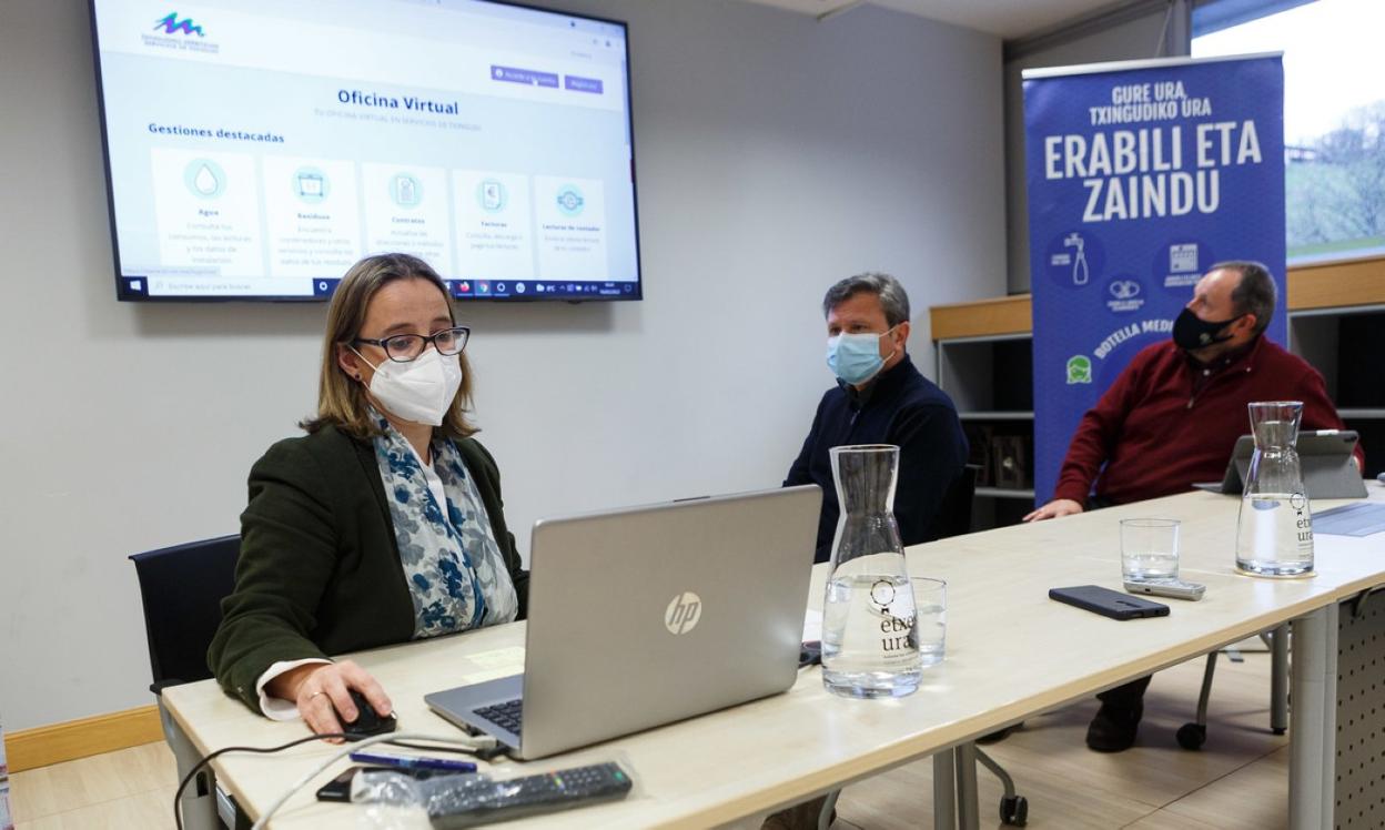 Zubitur, Santano y Sagarzazu presentaron la nueva Oficina Virtual de Servicios de Txingudi. 