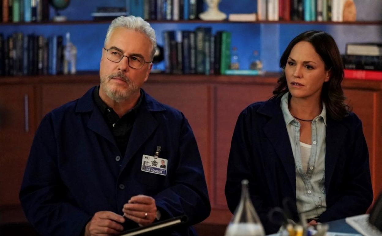 Los investigadores Gil Grissom y Sarah Sidle vuelven pararesolver nuevos casos en CSI Vegas. 