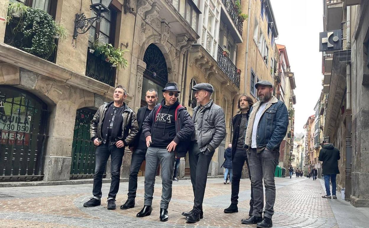 La banda bilbaína tras presentar su nueva mini-gira. 