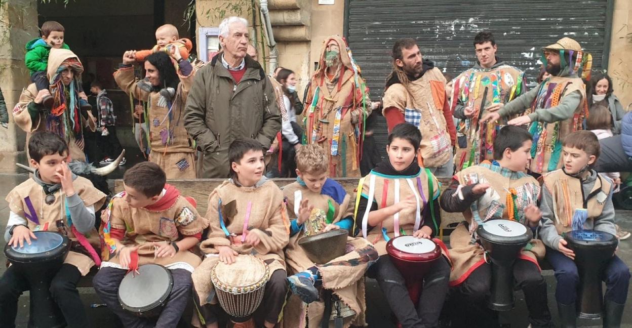 Oiartzungo gaztetxoek ere ez dute huts egin musika giroa sortzeko garaian. 