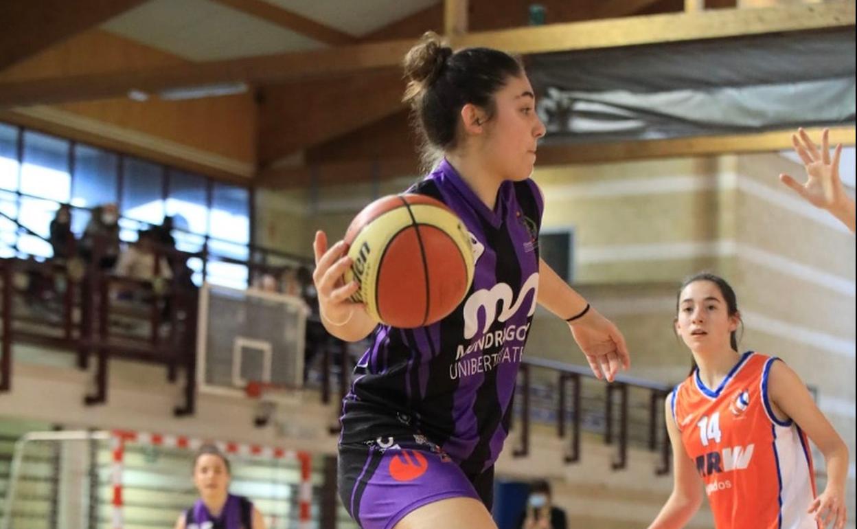 Las baloncestistas locales solventaron sin problemas el partido jugado en Iturripe el domingo. 