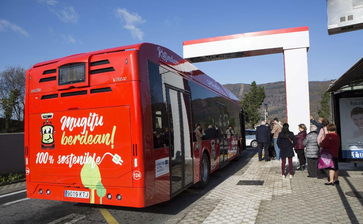La flota eléctrica de IrunBus crecerá con cuatro nuevos vehículos destinados a la L2. 