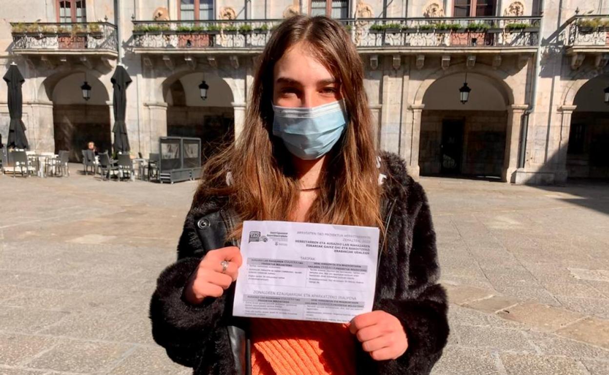 La concejala de Podemos Arrasate Eva Abuin ha comparecido ante los medios esta tarde. 