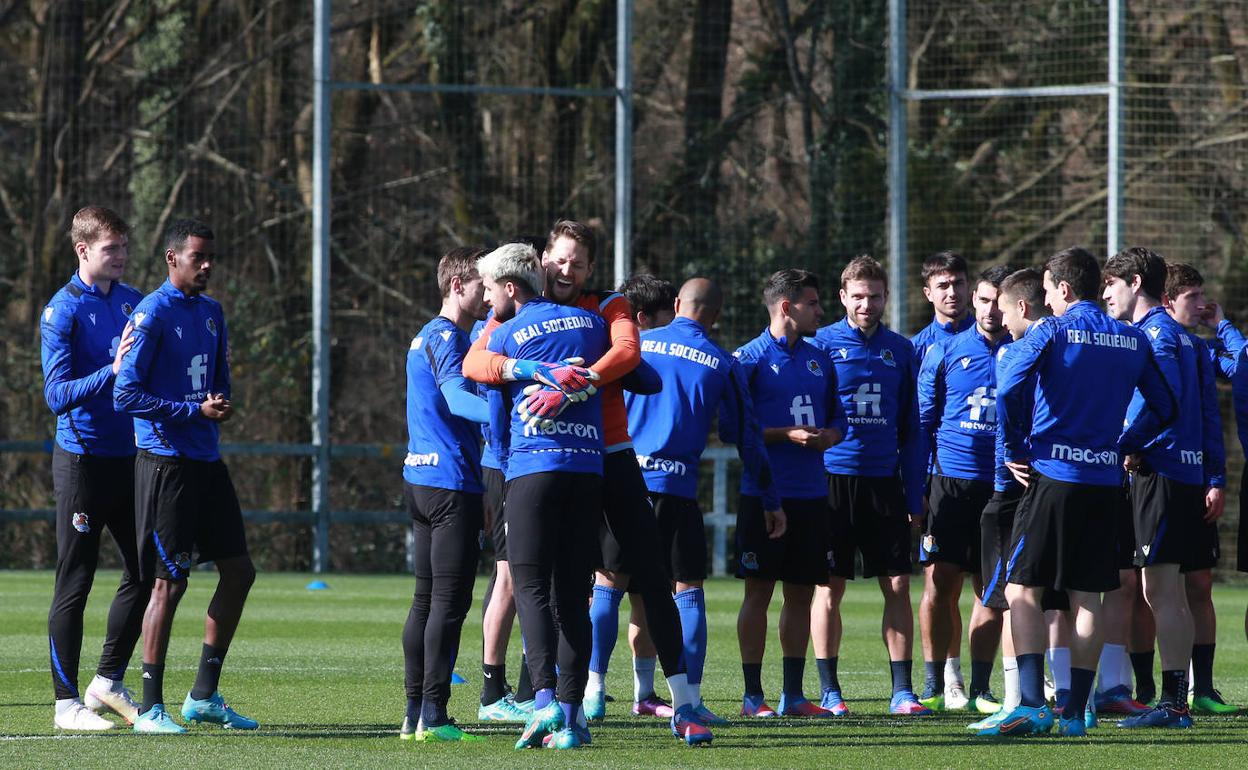 Real Sociedad-RB Leipzig: Mikel Merino cae de una lista en la que entran Alexander Isak y Adnan Januzaj