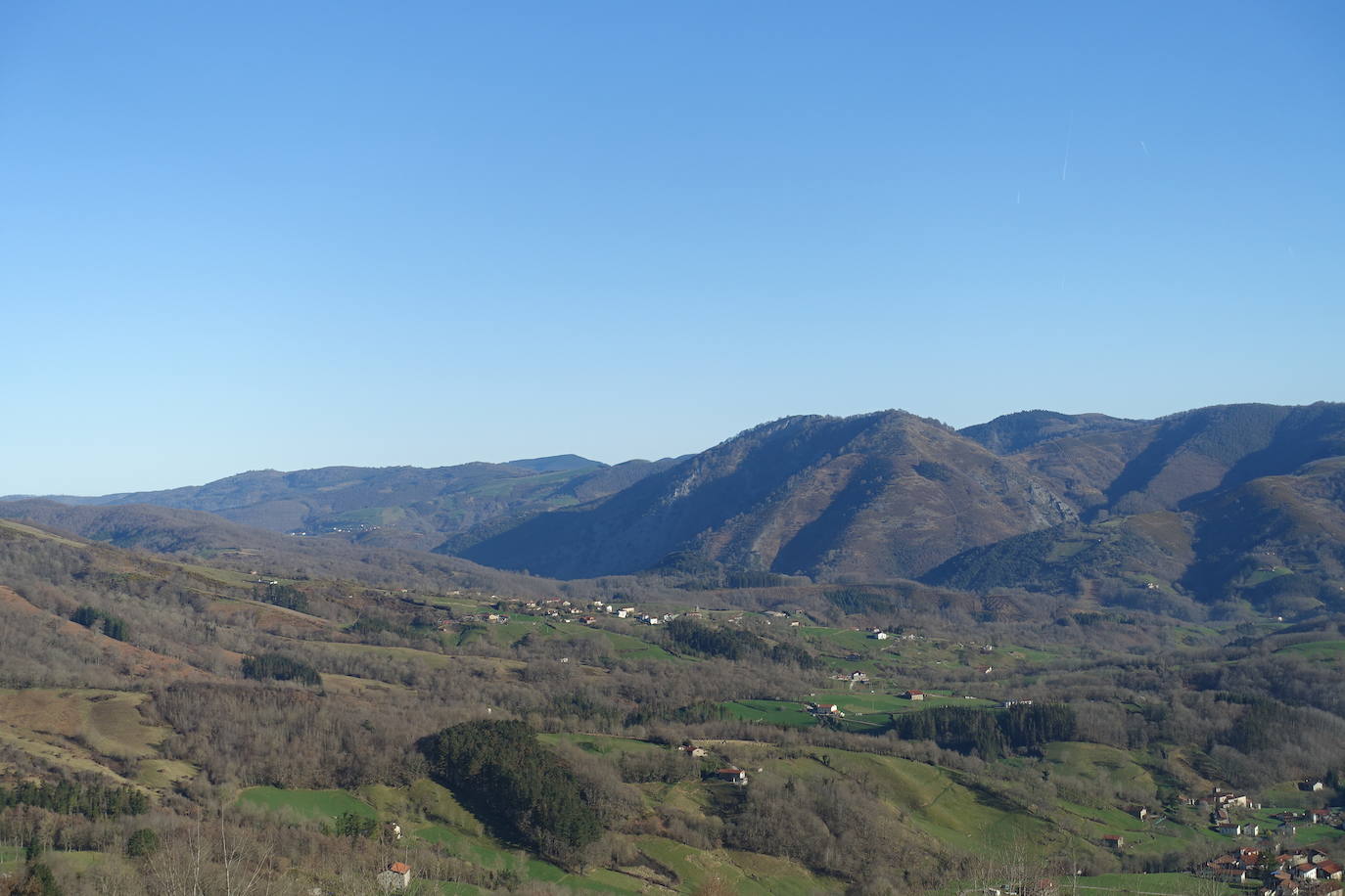 Fotos: Hirumugarrieta, dura subida con premio