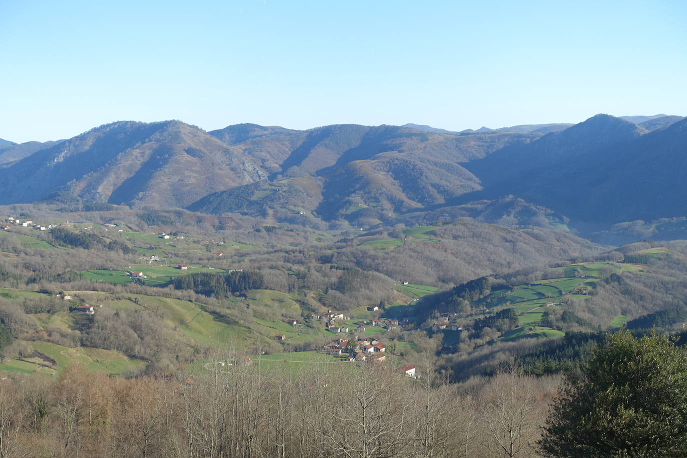 Fotos: Hirumugarrieta, dura subida con premio