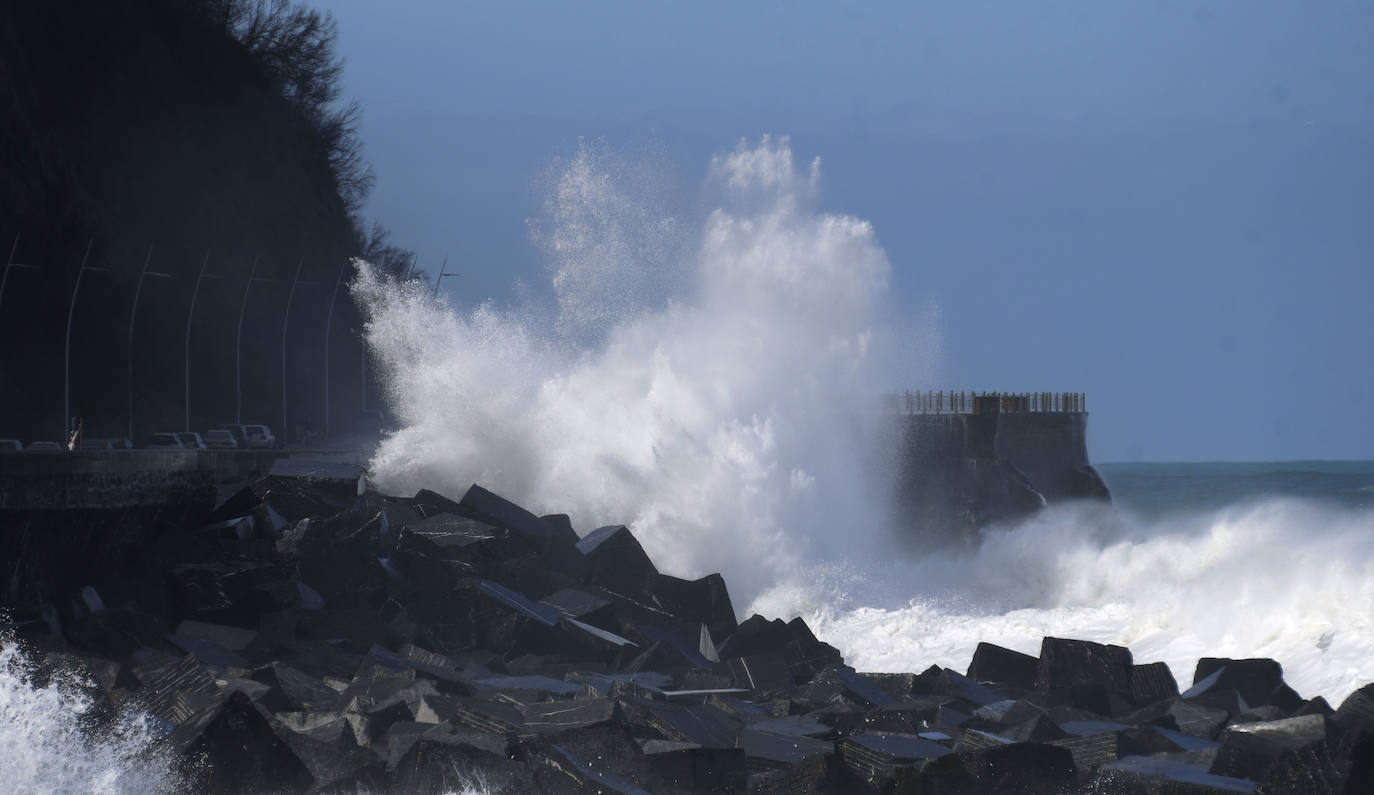 Fotos: Seguridad da por acabado el aviso amarillo por temporal marítimo