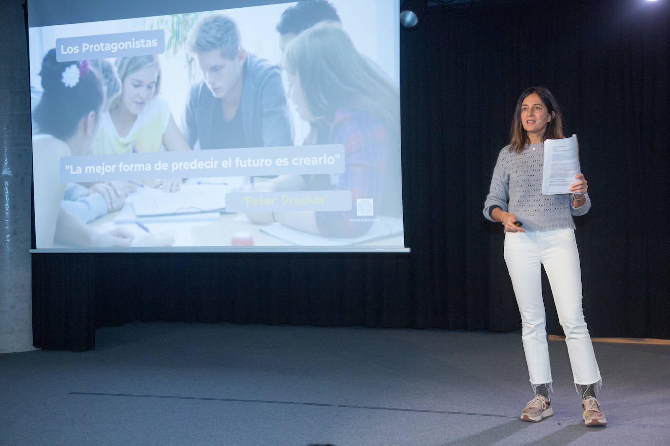 Silvia Serna (Arbola Coaching Pertsonak) durante su charla