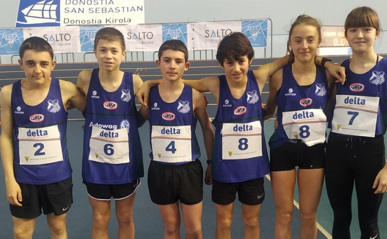 Jon Eskisabel, Xabier Iturrioz, Unax Zubillaga, Xabat Beaskoetxea, Ane Barandiaran y Ane Iparragirre en Donostia.