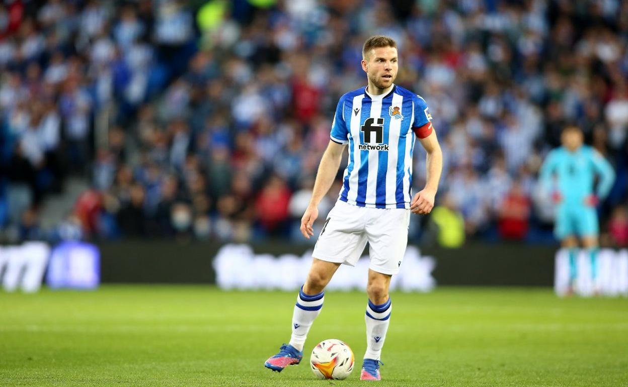 Asier Illarramendi se erigió en mariscal del centro del campo txuri-urdin y se retiró ovacionado por todo el Reale Arena. 