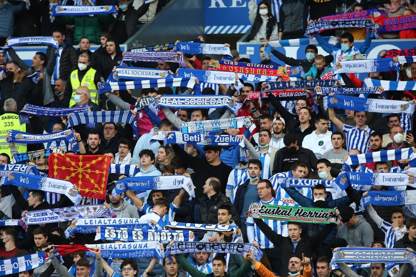 Una Real Sociedad con Pacheco, Djouahra, Martín y Sola se lleva una gran victoria gracias al gol de Aritz en un córner. 