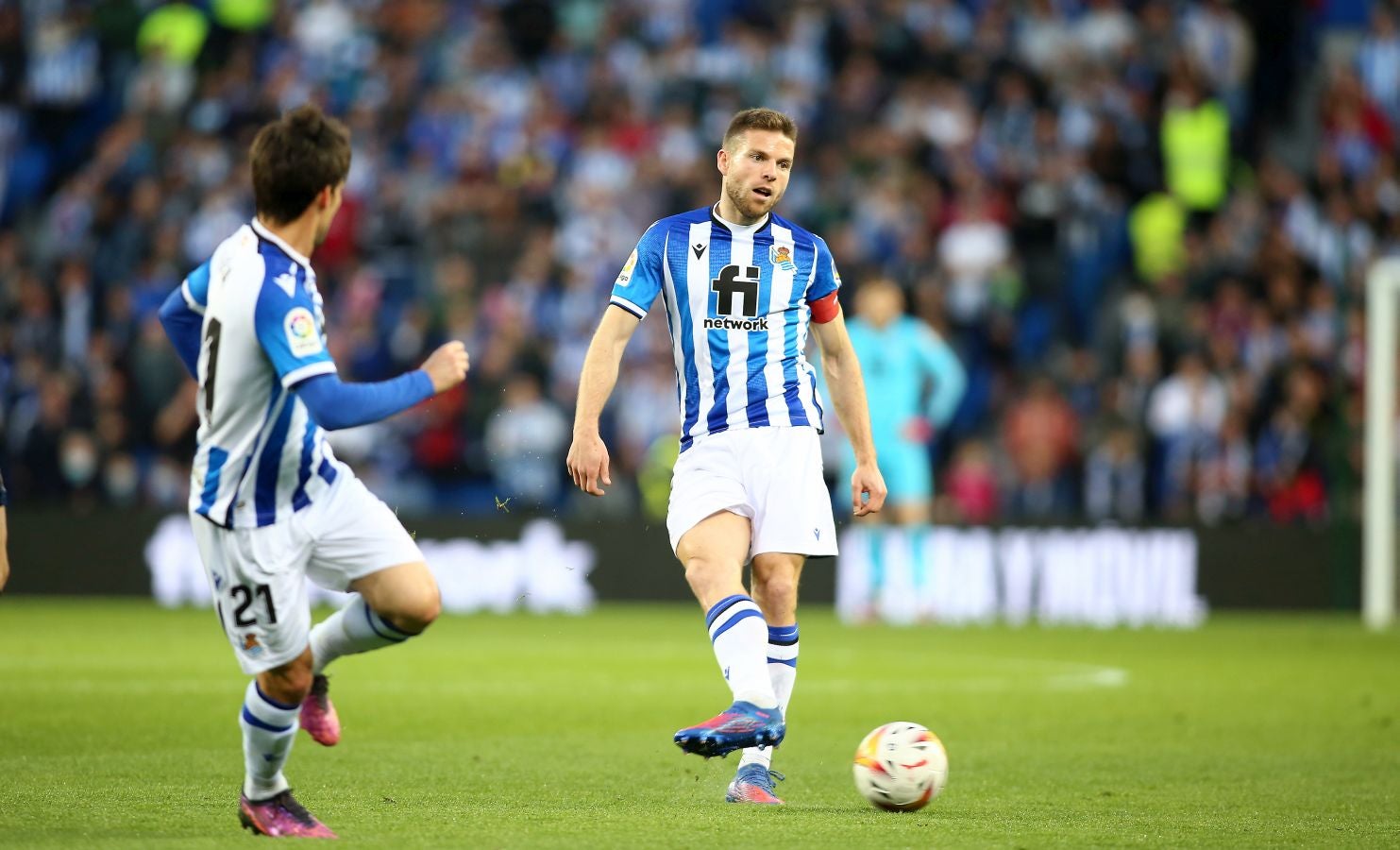 Una Real Sociedad con Pacheco, Djouahra, Martín y Sola se lleva una gran victoria gracias al gol de Aritz en un córner. 
