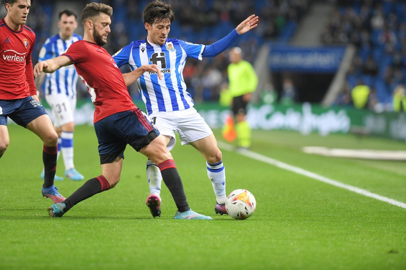 Una Real Sociedad con Pacheco, Djouahra, Martín y Sola se lleva una gran victoria gracias al gol de Aritz en un córner. 