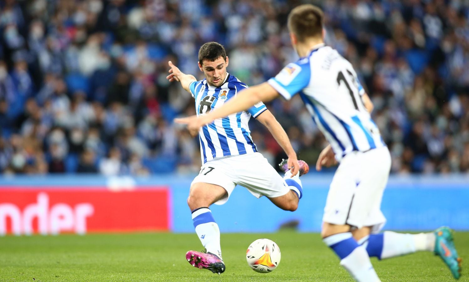 Una Real Sociedad con Pacheco, Djouahra, Martín y Sola se lleva una gran victoria gracias al gol de Aritz en un córner. 