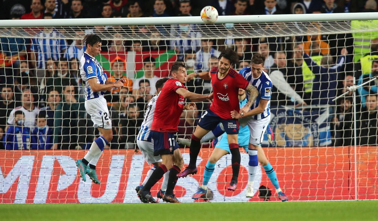Una Real Sociedad con Pacheco, Djouahra, Martín y Sola se lleva una gran victoria gracias al gol de Aritz en un córner. 
