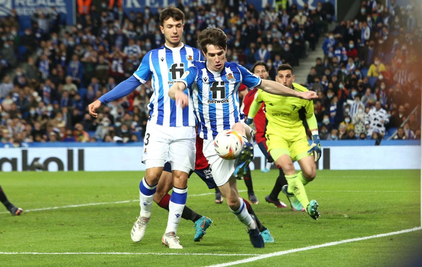 Una Real Sociedad con Pacheco, Djouahra, Martín y Sola se lleva una gran victoria gracias al gol de Aritz en un córner. 