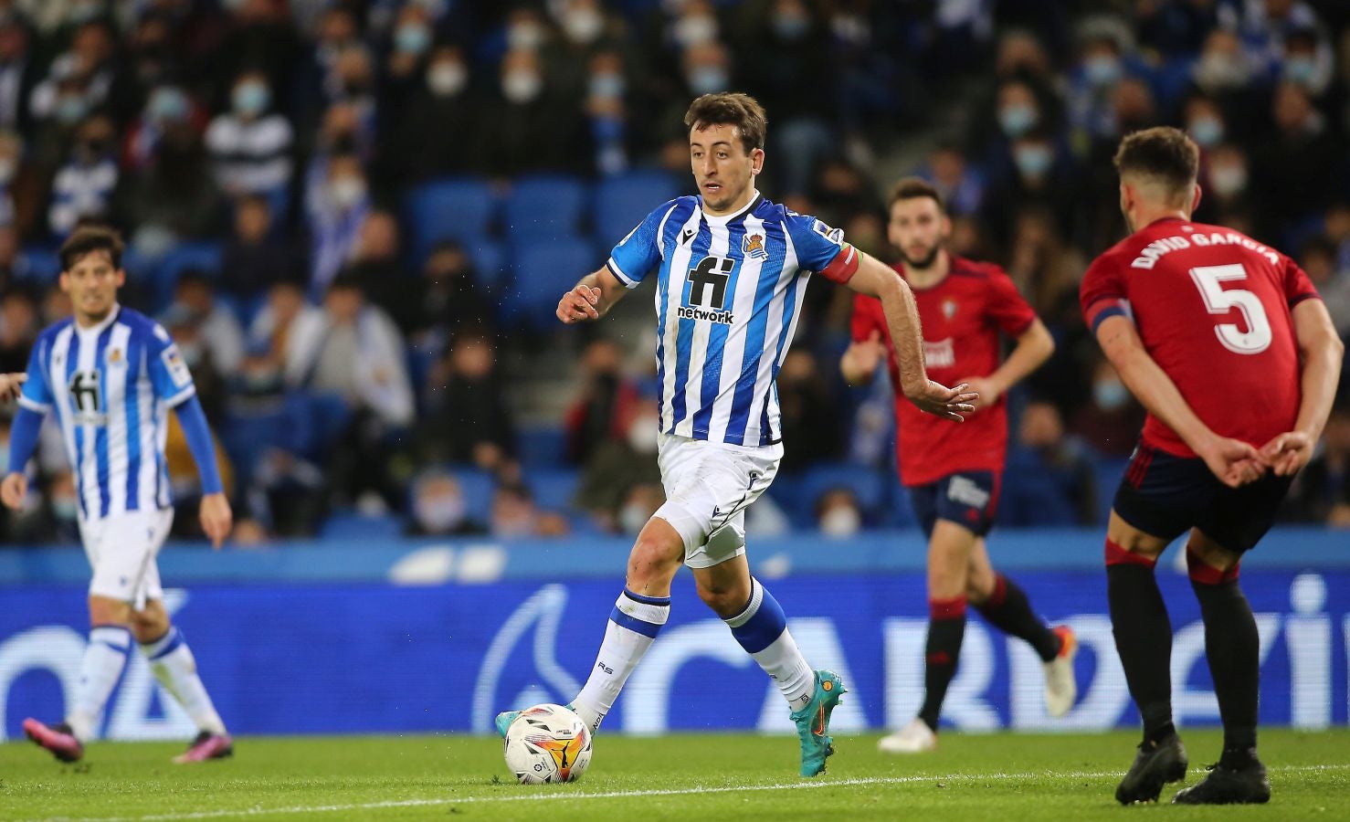 Una Real Sociedad con Pacheco, Djouahra, Martín y Sola se lleva una gran victoria gracias al gol de Aritz en un córner. 