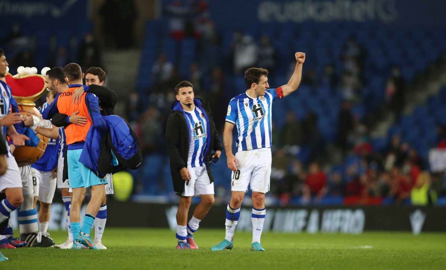 Una Real Sociedad con Pacheco, Djouahra, Martín y Sola se lleva una gran victoria gracias al gol de Aritz en un córner. 