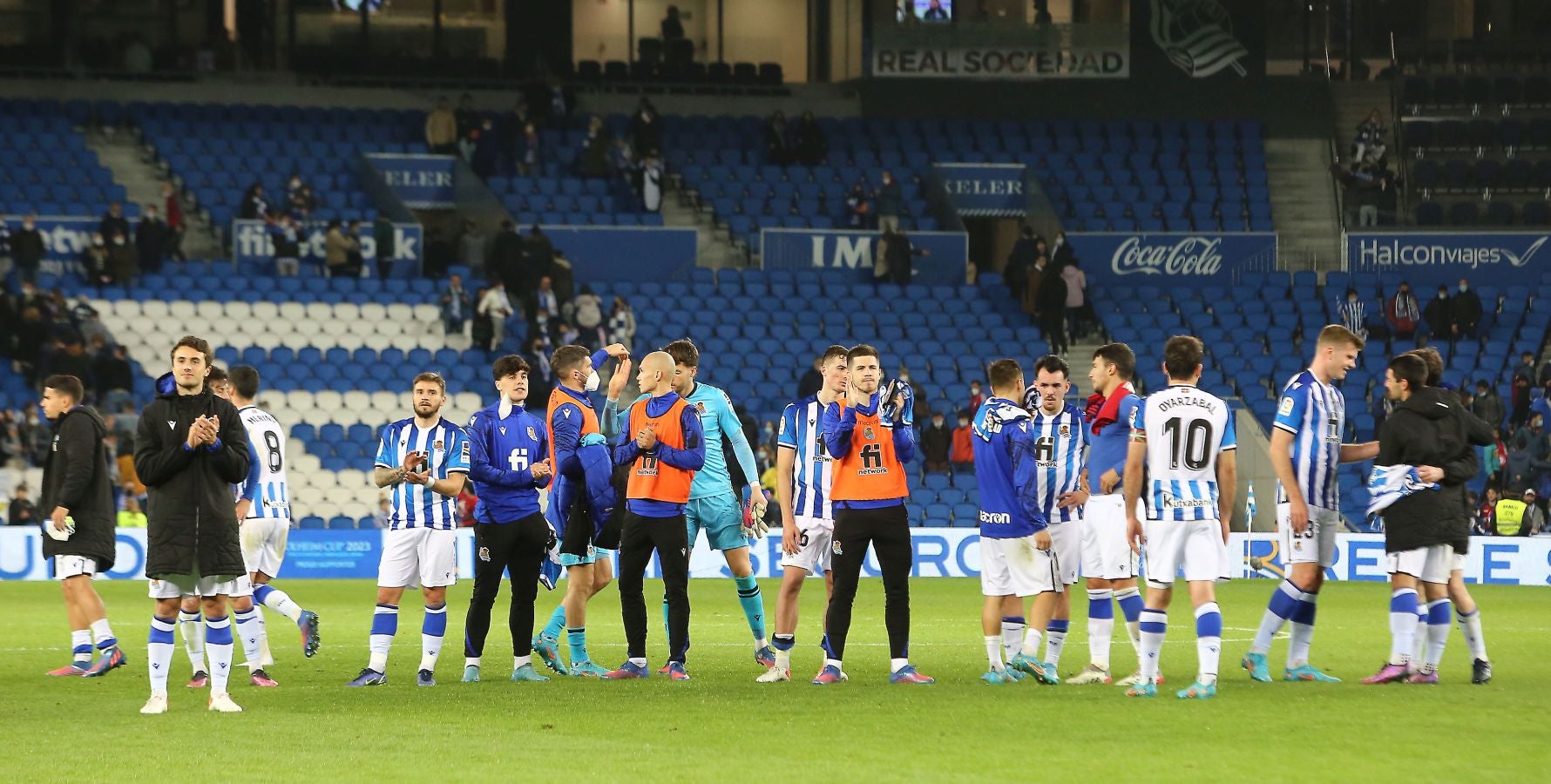 Una Real Sociedad con Pacheco, Djouahra, Martín y Sola se lleva una gran victoria gracias al gol de Aritz en un córner. 