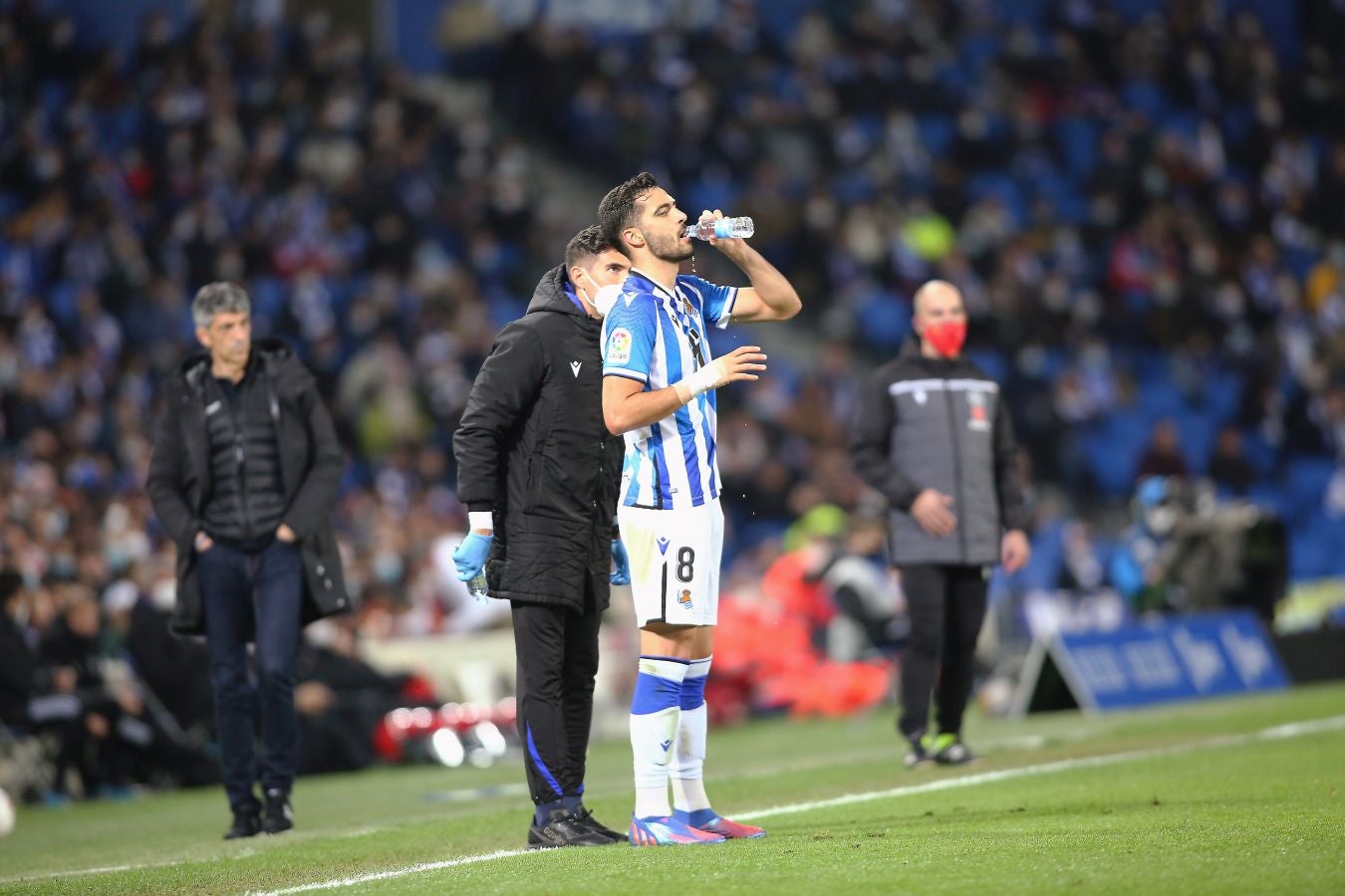 Una Real Sociedad con Pacheco, Djouahra, Martín y Sola se lleva una gran victoria gracias al gol de Aritz en un córner. 