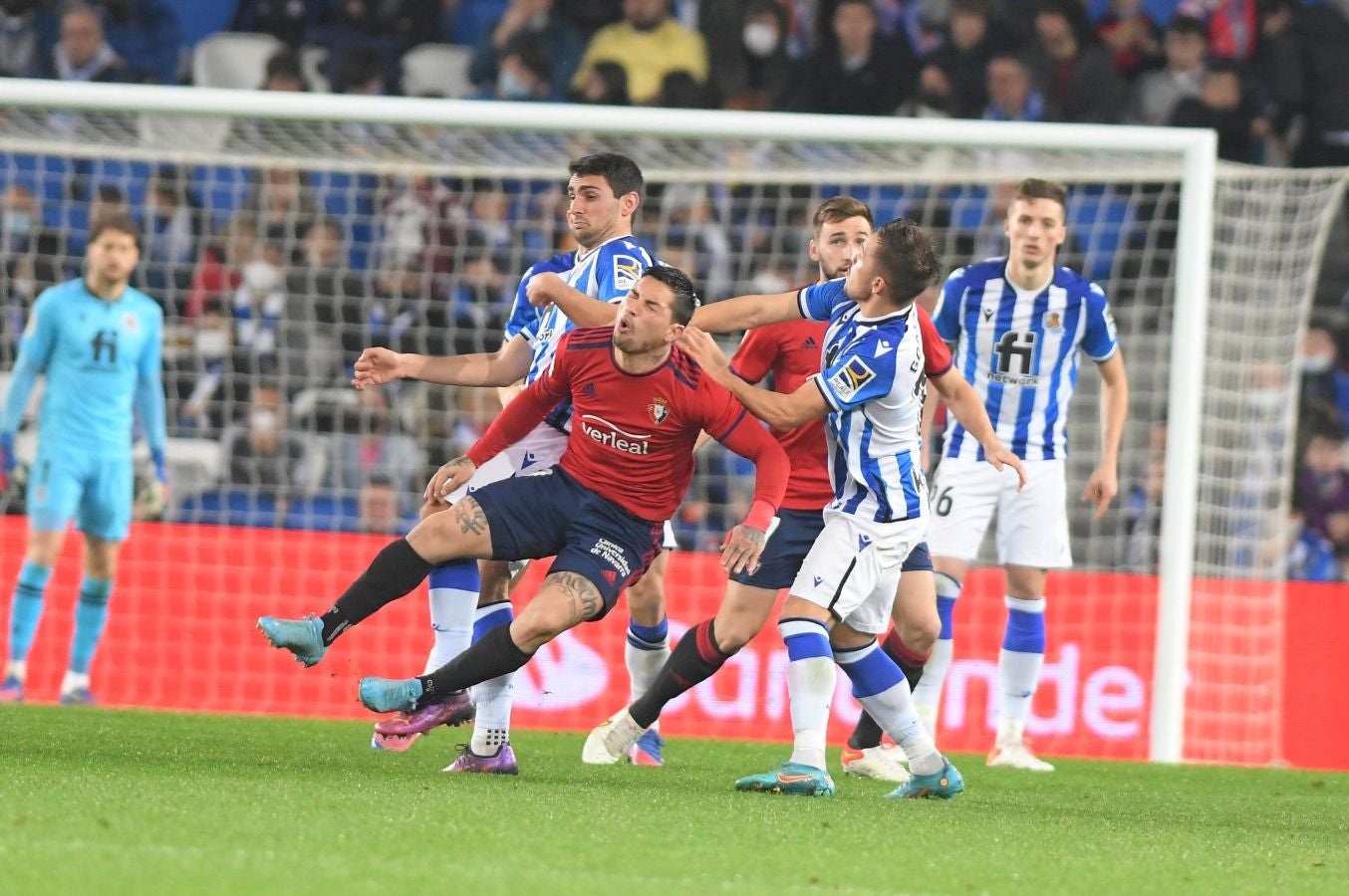 Una Real Sociedad con Pacheco, Djouahra, Martín y Sola se lleva una gran victoria gracias al gol de Aritz en un córner. 
