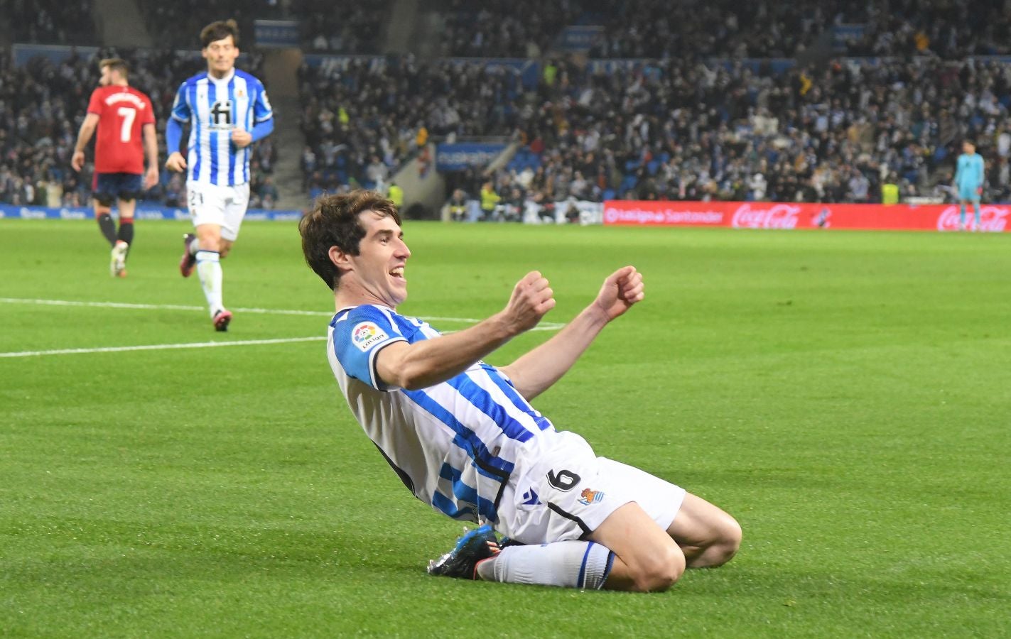 Una Real Sociedad con Pacheco, Djouahra, Martín y Sola se lleva una gran victoria gracias al gol de Aritz en un córner. 