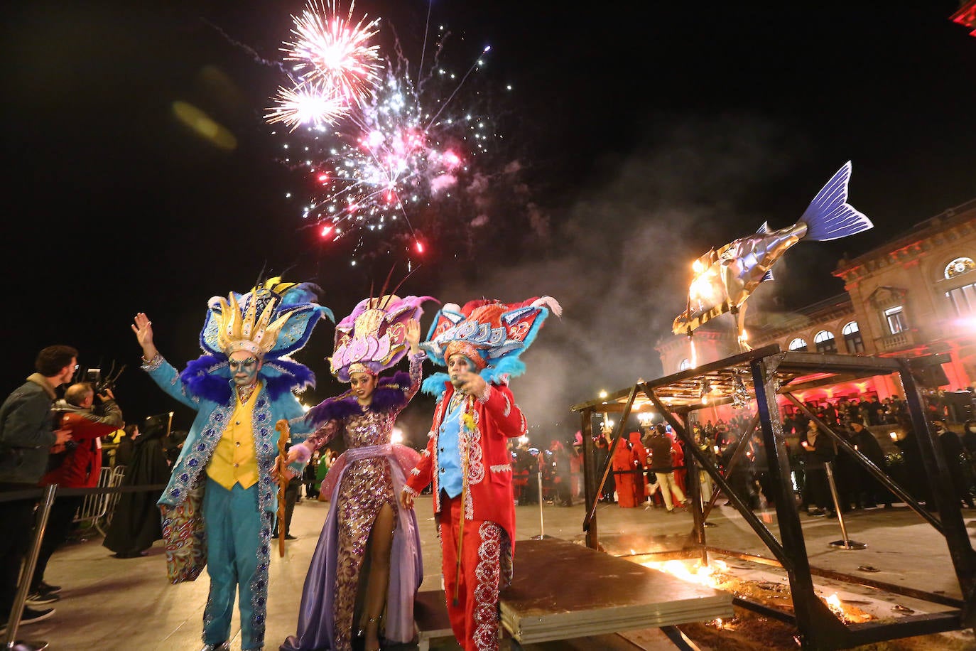 Fotos: Lloros y llamas en el Entierro de la Sardina en Donostia