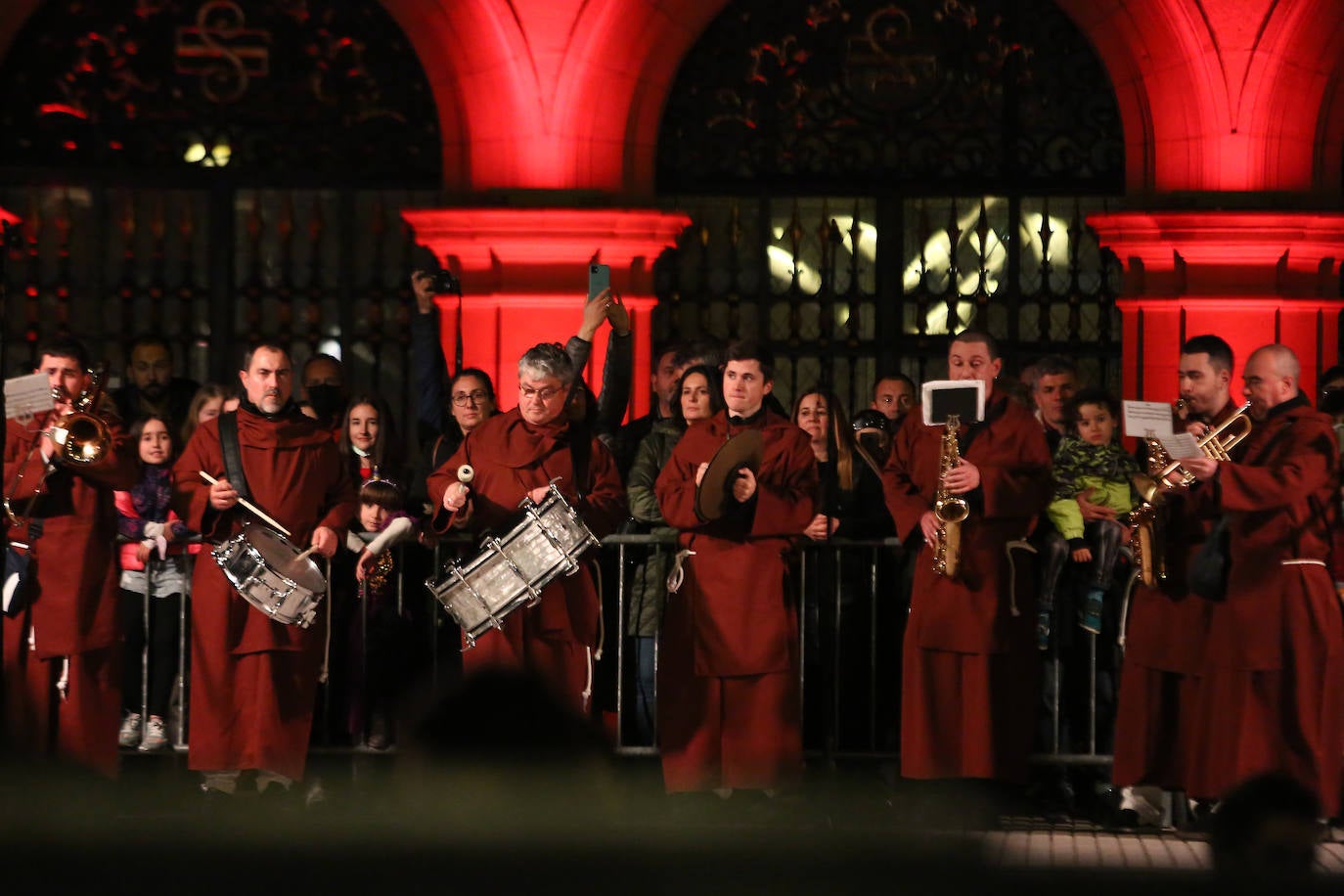 Fotos: Lloros y llamas en el Entierro de la Sardina en Donostia
