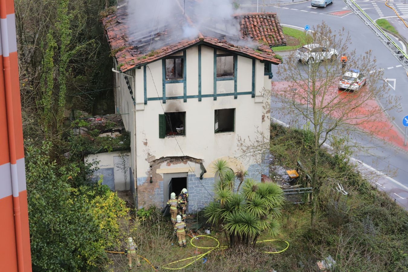 Fotos: Sofocan un incendio declarado en una casa de Loiola