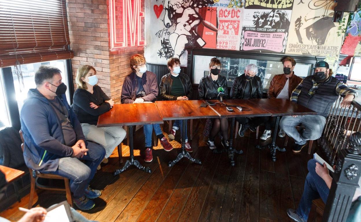 Representantes de hostelería, bandas locales y la delegada de Cultura presentaron ayer el programa. 