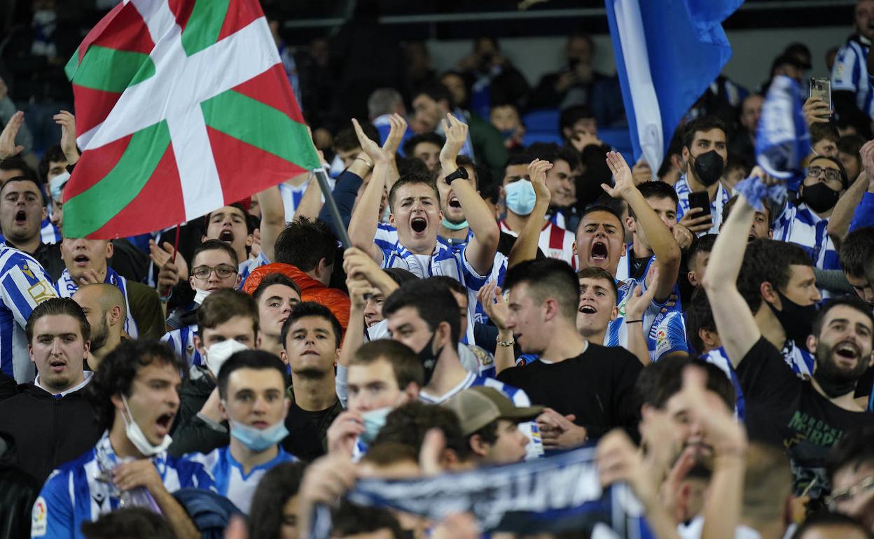 La grada Aitor Zabaleta, repleta de aficionados durante el derbi frente al Athletic que se disputó en octubre con el 100% de aforo.