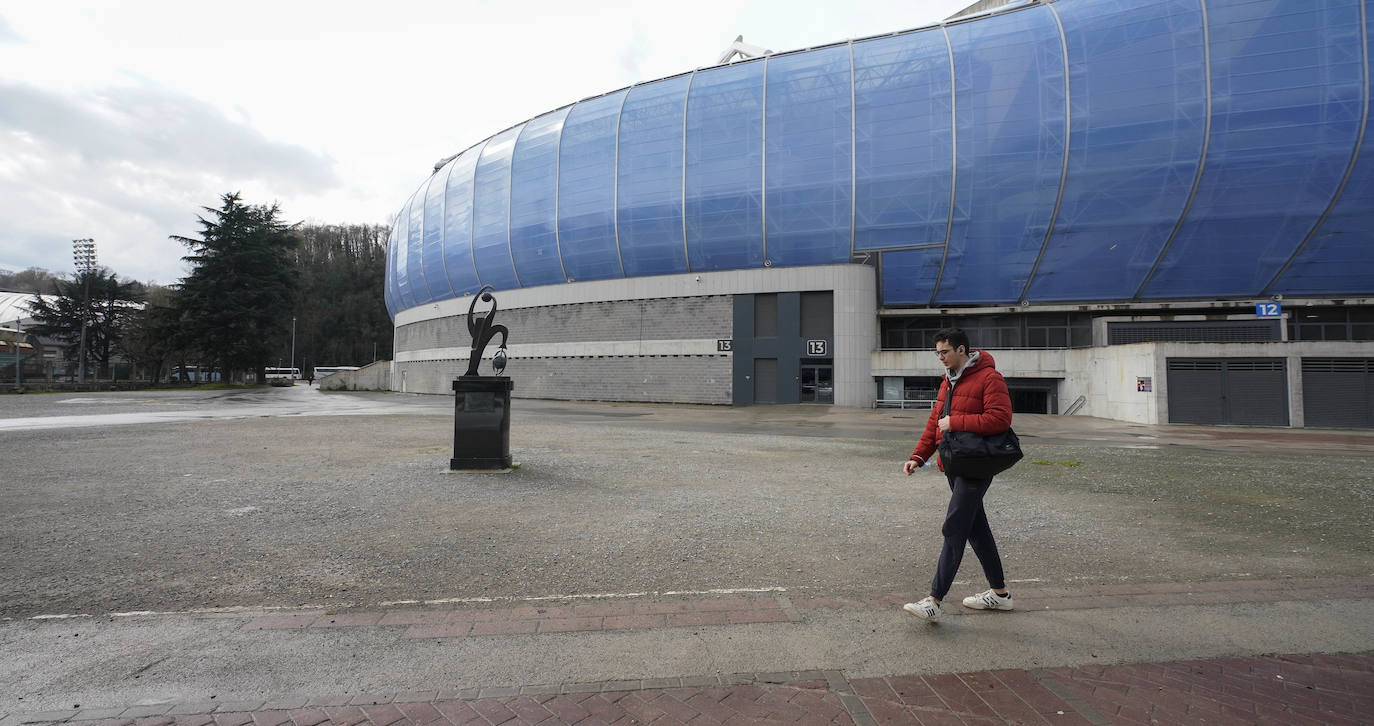 Fotos: Un tercio de los alrededores del estadio de Anoeta se reurbanizarán a finales de año