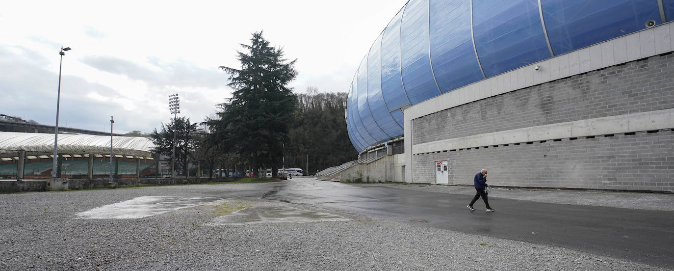 Fotos: Un tercio de los alrededores del estadio de Anoeta se reurbanizarán a finales de año